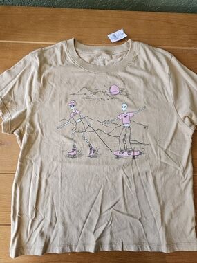 NWT- American Eagle Skating Aliens T Shirt Size Small